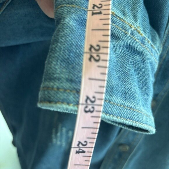Vintage Denim Button-Up Shirt With Pockets & Distressed Details For Casual Wear - Picture 7 of 8